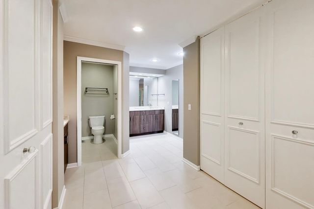 1712 Wildberry Drive B, Glenview, IL 60025