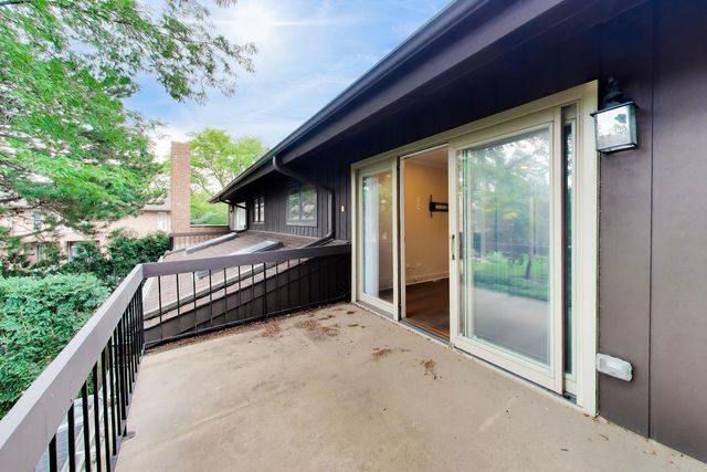 1712 Wildberry Drive B, Glenview, IL 60025