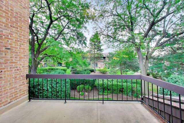 1712 Wildberry Drive B, Glenview, IL 60025