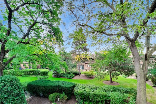 1712 Wildberry Drive B, Glenview, IL 60025