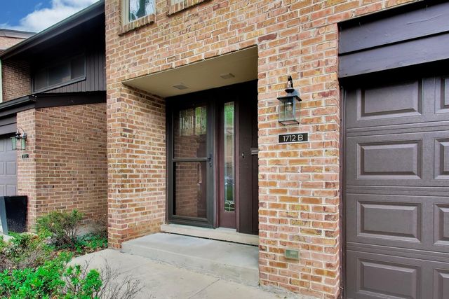 1712 Wildberry Drive B, Glenview, IL 60025