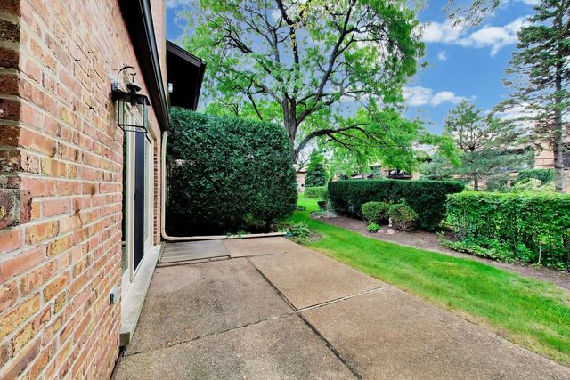 1712 Wildberry Drive B, Glenview, IL 60025