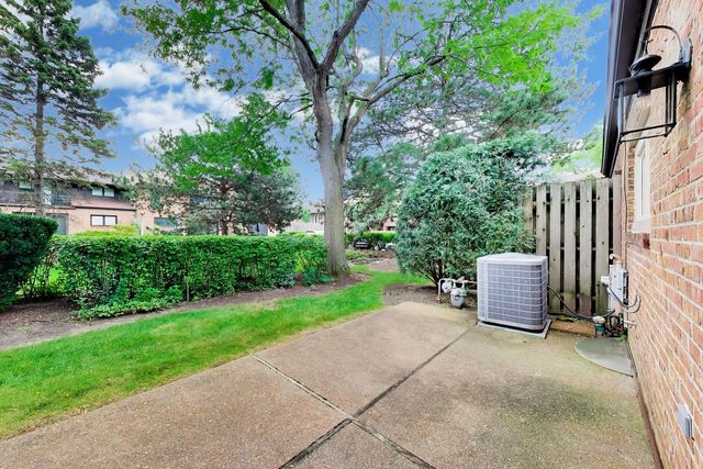 1712 Wildberry Drive B, Glenview, IL 60025