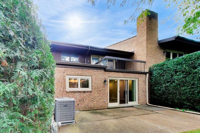 1712 Wildberry Drive B, Glenview, IL 60025
