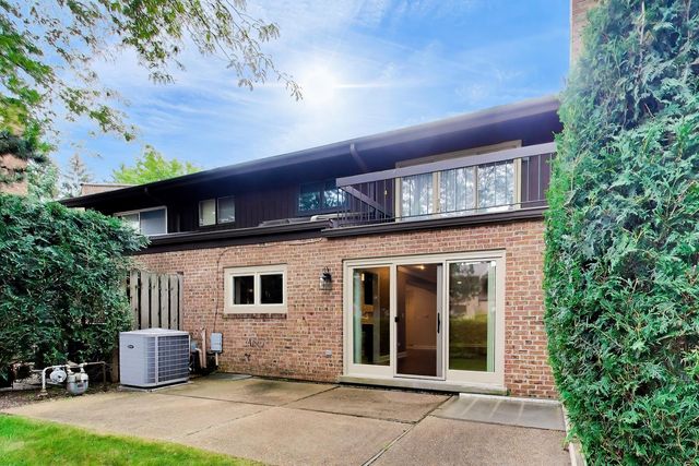 1712 Wildberry Drive B, Glenview, IL 60025