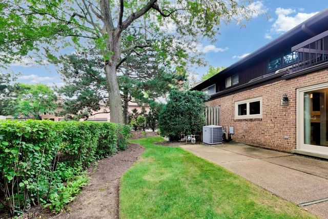 1712 Wildberry Drive B, Glenview, IL 60025