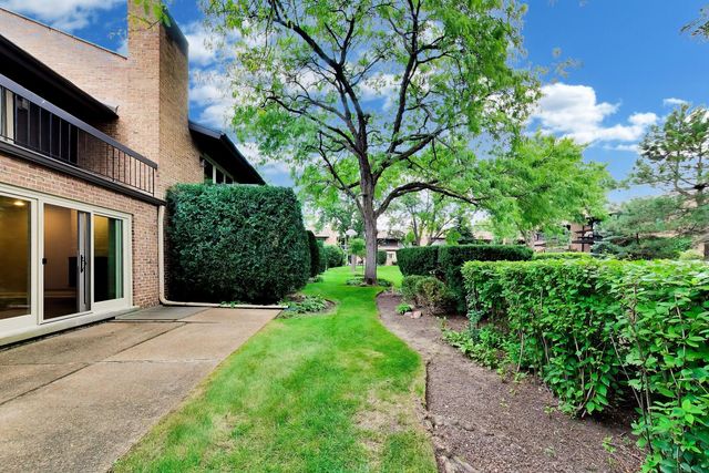 1712 Wildberry Drive B, Glenview, IL 60025