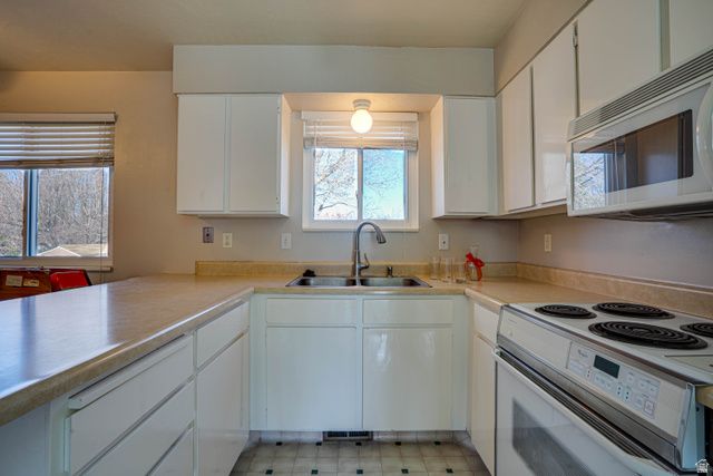 3352 W SPRINGBROOK DR, West Jordan, UT 84084