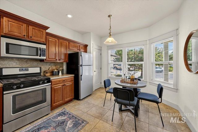 47 S Selwood Ln, Star, ID 83669