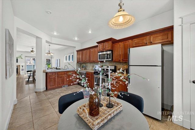 47 S Selwood Ln, Star, ID 83669