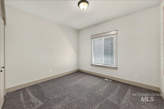 47 S Selwood Ln, Star, ID 83669