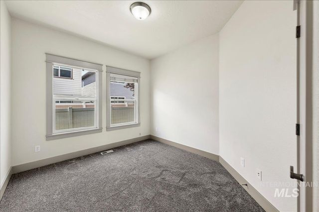 47 S Selwood Ln, Star, ID 83669