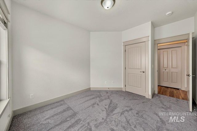 47 S Selwood Ln, Star, ID 83669