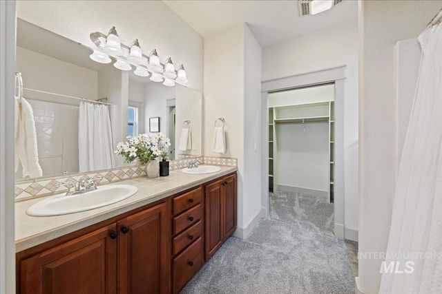 47 S Selwood Ln, Star, ID 83669