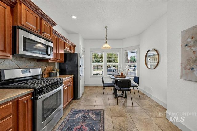 47 S Selwood Ln, Star, ID 83669