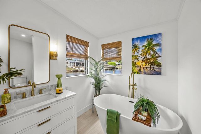 7918 SE Paradise Court, Stuart, FL 34997