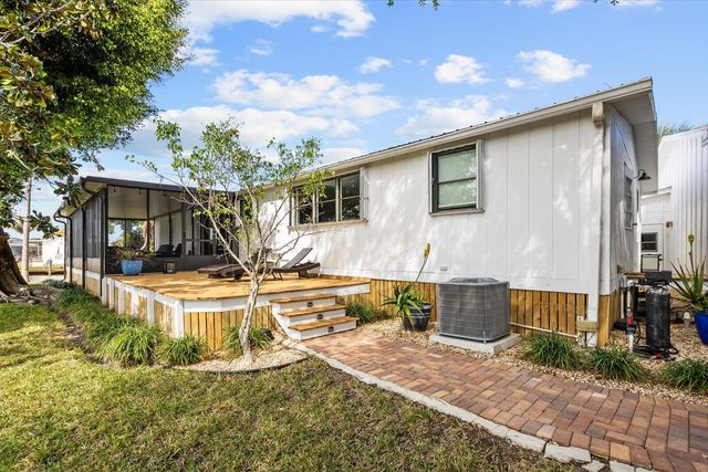 7918 SE Paradise Court, Stuart, FL 34997