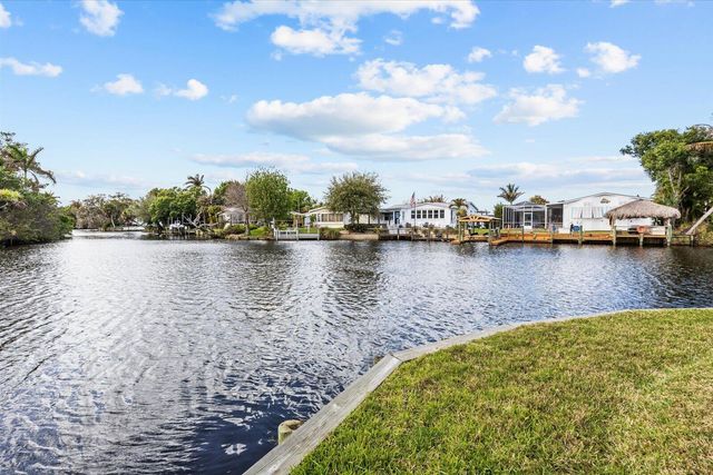 7918 SE Paradise Court, Stuart, FL 34997