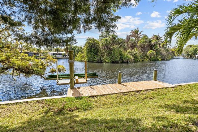 7918 SE Paradise Court, Stuart, FL 34997