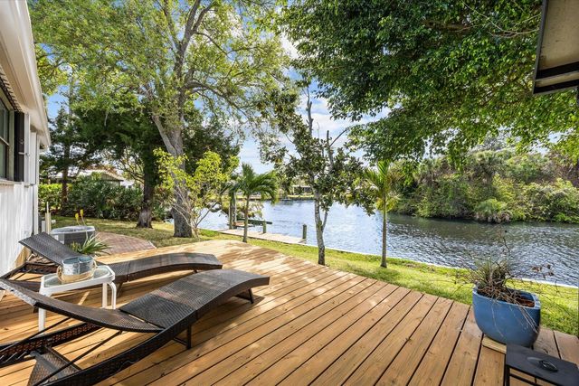 7918 SE Paradise Court, Stuart, FL 34997