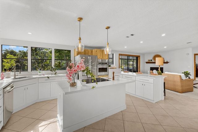 7918 SE Paradise Court, Stuart, FL 34997