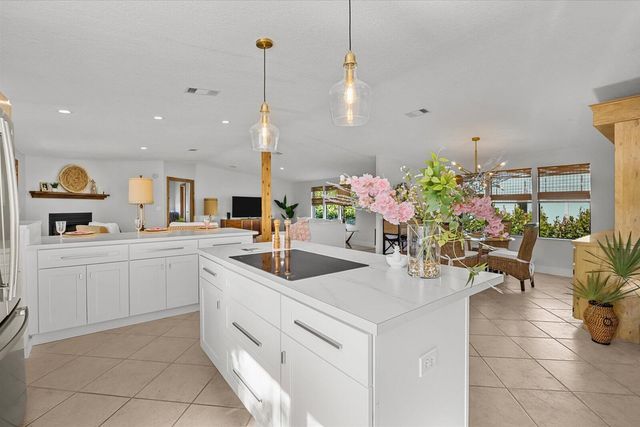 7918 SE Paradise Court, Stuart, FL 34997