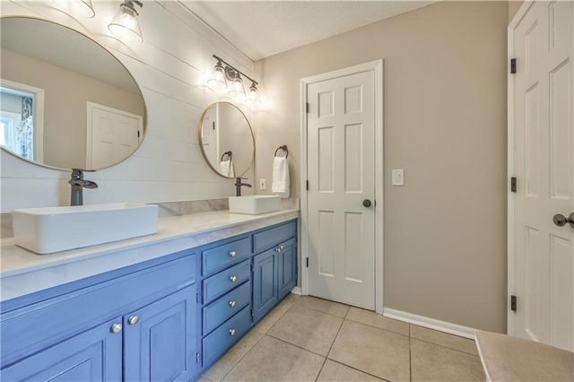 11822 Hardy Street, Overland Park, KS 66210