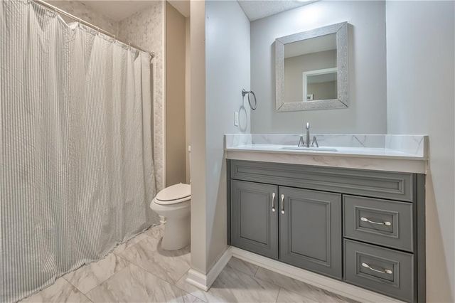 11822 Hardy Street, Overland Park, KS 66210