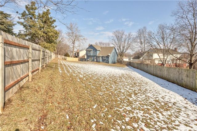 11822 Hardy Street, Overland Park, KS 66210