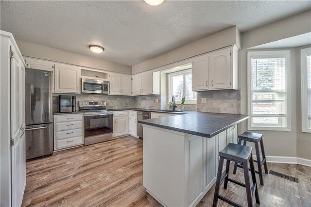 11822 Hardy Street, Overland Park, KS 66210