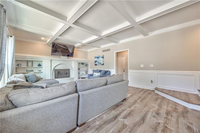 11822 Hardy Street, Overland Park, KS 66210