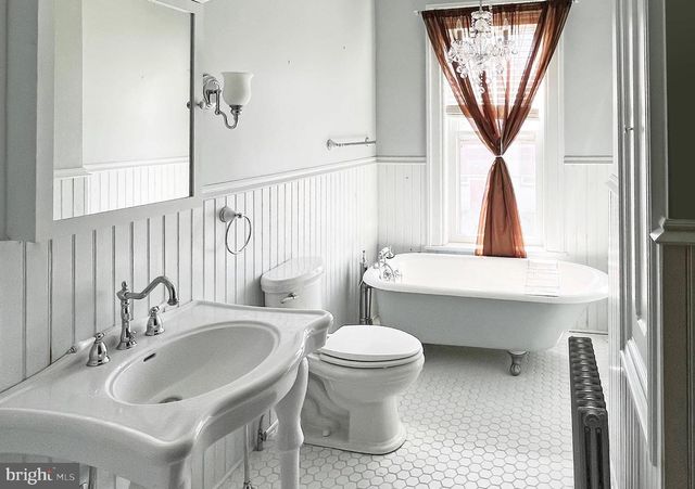 100 W BROADWAY, Salem, NJ 08079