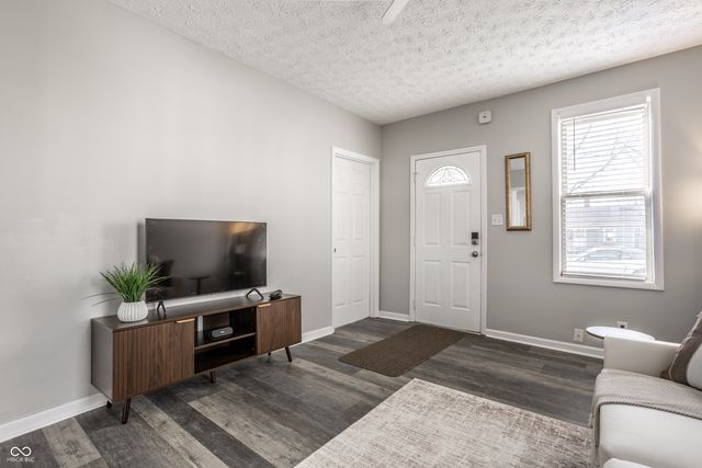 1142 Central Avenue, Noblesville, IN 46060