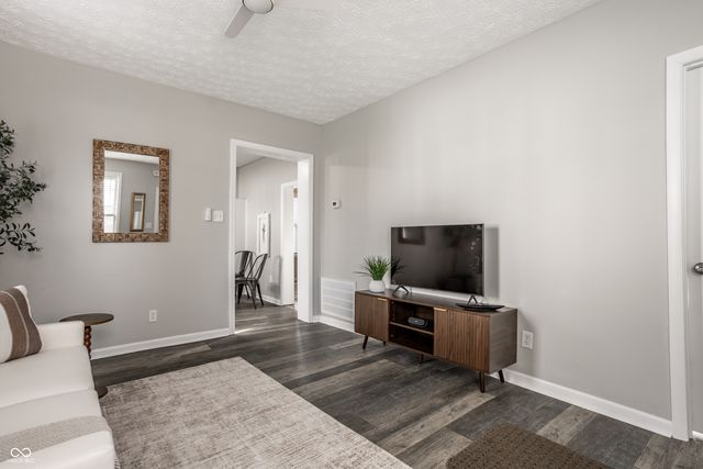 1142 Central Avenue, Noblesville, IN 46060