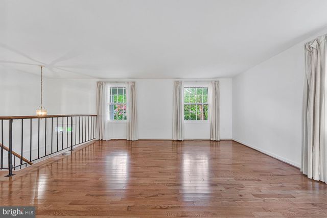 4305 MARKWOOD LN, Fairfax, VA 22033