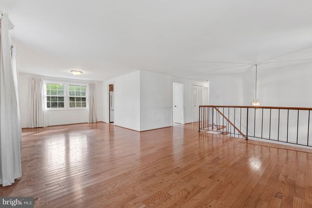 4305 MARKWOOD LN, Fairfax, VA 22033