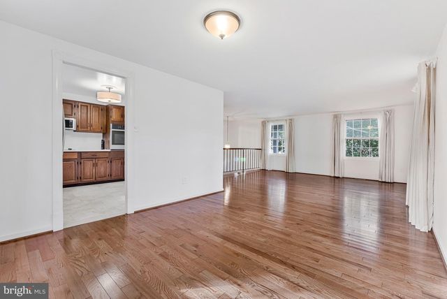 4305 MARKWOOD LN, Fairfax, VA 22033