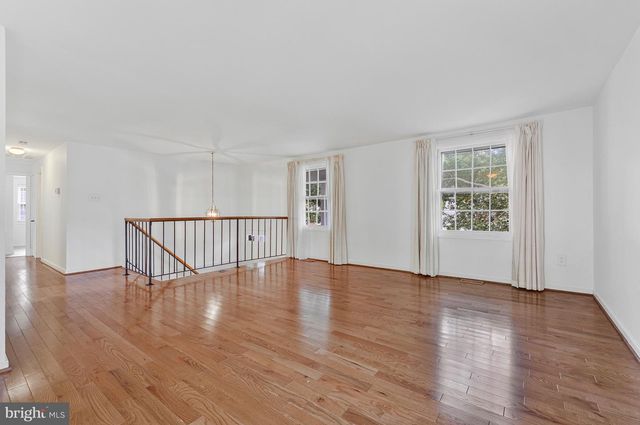 4305 MARKWOOD LN, Fairfax, VA 22033