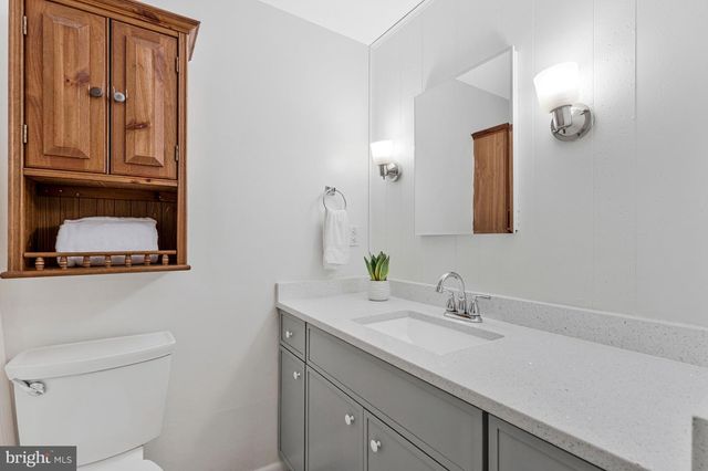4305 MARKWOOD LN, Fairfax, VA 22033