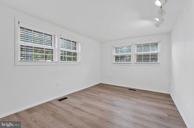 4305 MARKWOOD LN, Fairfax, VA 22033