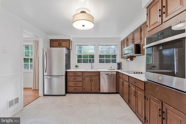 4305 MARKWOOD LN, Fairfax, VA 22033