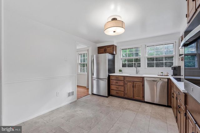 4305 MARKWOOD LN, Fairfax, VA 22033
