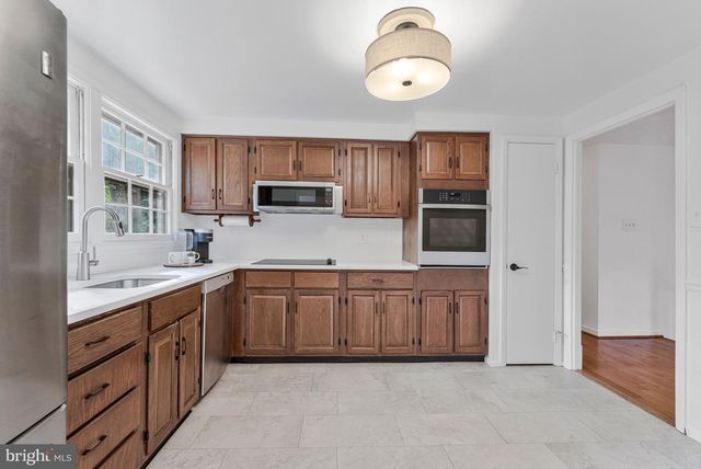 4305 MARKWOOD LN, Fairfax, VA 22033