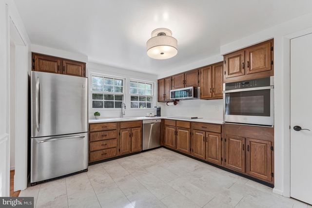 4305 MARKWOOD LN, Fairfax, VA 22033