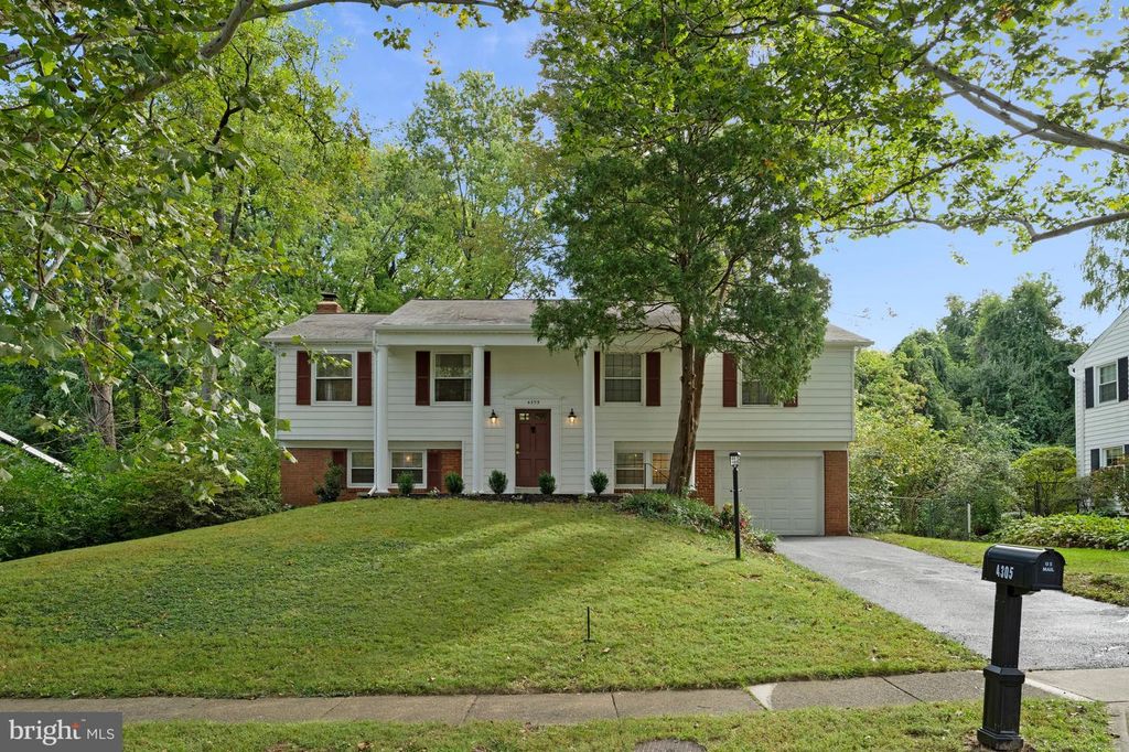 4305 MARKWOOD LN, Fairfax, VA 22033