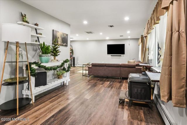 13 Cypress Avenue, Jackson, NJ 08527