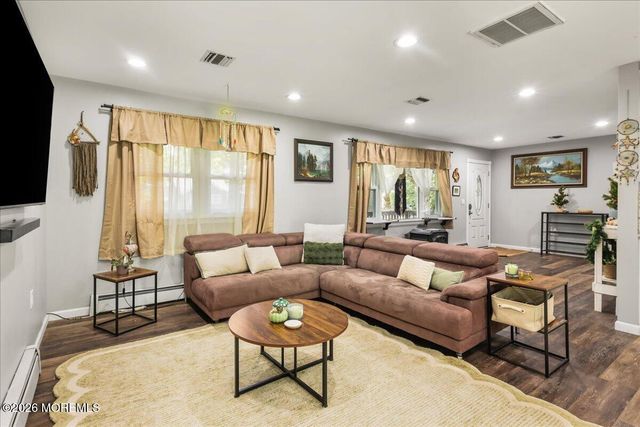 13 Cypress Avenue, Jackson, NJ 08527