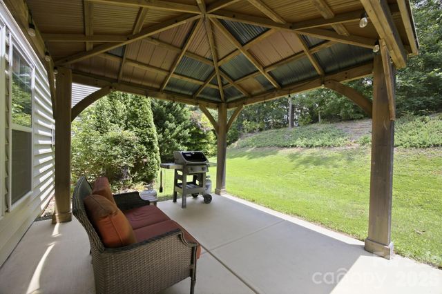 14711 Brannock Hills Drive, Charlotte, NC 28278
