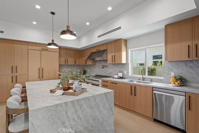 21811 San Jose Street, Chatsworth, CA 91311