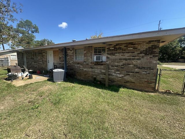3305 Dena Dr, Dothan, AL 36303
